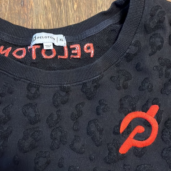 PELOTON Extra Large cheetah/ leopard print crew neck - Picture 2 of 6